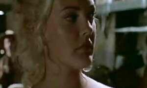 成熟した経験豊富なミルク。 jk ライブ えろ 自分自身を忘れることなく、若者に性的権利を教える