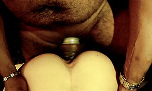 ベッドの上に横たわっている若い学生と性のおもちゃで彼女のL.をけいれん えろ 女子 高校生