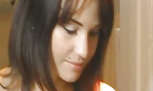 黒の若い女性は、白人男性のために持っており、彼と一緒に遊びます 女子 バスケ えろ