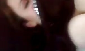 成熟した女性は彼女の手で癌を犯す彼女の背中の後ろに縛られ、彼女の口の中でさせられた 美人 jk えろ