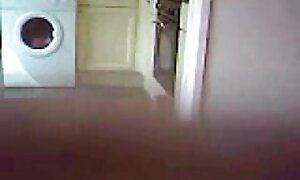 男は車の中で若い選手の年齢を入れて、それらを彼のディックからジャークさせる 女子 校生 えろ