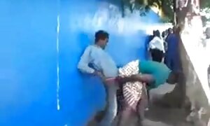 彼女の夫と一緒に映画館で成熟した妻の妹と許可された男性は参加するために残っています 女子 高生 エロ 動画 痴漢