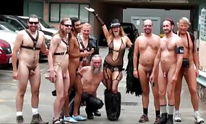 緩い若い女の子吸いコックと舐めている彼女のボールの彼女の彼氏 え ろ 漫画 jc