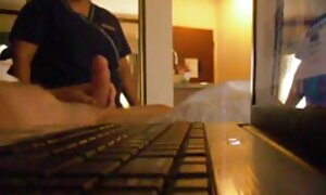 堕落した成熟した女性の有名人は、グループセックスで男性の群衆と性交する エロ 動画 女子 高生 痴漢