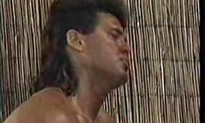 若い女性の剃毛猫は彼女のお気に入りのディルドから性交を取得します 女子 校生 えろ 動画