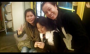 美しい若いポルノモデルは、ソファの上に野生の舐めているとクソ 痴漢 えろ jk