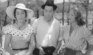 クールなミルクを持つ成熟した女性は、服を脱ぐことを嫌うことはありませんし、偽物で彼女のL.を性交します えろ 女子 漫画