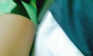 蒸し暑い黒檀とともに大きなおっぱいとピアスのclit えろ 女の子