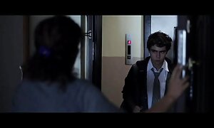 若い女の子は、ウォッカの男と一緒に酔って、彼はお尻で彼女を性交させましょう sod えろ