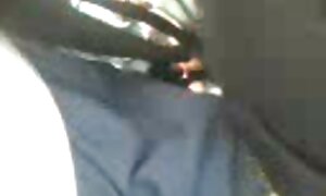 男はポルノスターの要件に従って入れ墨を持っています えろ 女子 高校生