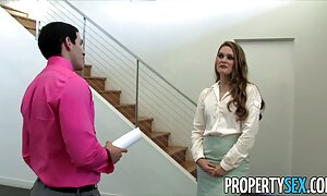 ブルネットでポルノ、コスプレ、恥知らずに運指彼女のclit 女子 高生 erovideo