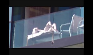 若幅が良いドキドキでタイトなピンクのお尻 えろ アナウンサー