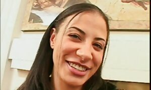 巨乳アジアの雌犬の完璧な人形のためのジューシーな熱い平手打ち えろ jk 盗撮