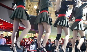 成熟したお母さんと彼女の若い娘は、温性の授業をしています 女子 高生 えろ 動画 無料