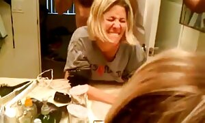 三つの成熟したレズビアン弄そのcuntsとロバを使用して性の玩具 jk えろ アニメ